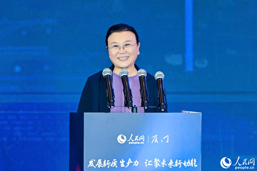 中国政策科学研究会会长、人民日报社原副总编辑马利发表致辞。人民网记者 陈博摄